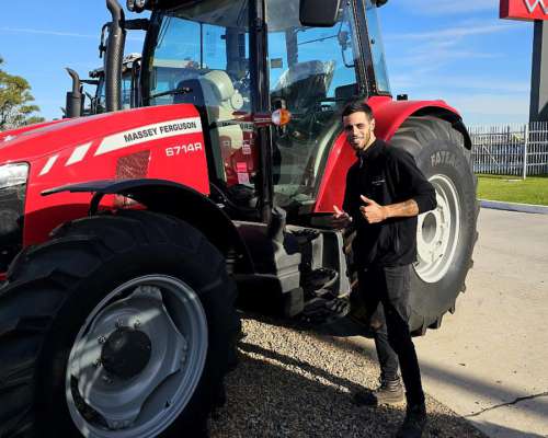 Tractor Massey Ferguson M F 6714 R DYNA-4 (145cv)