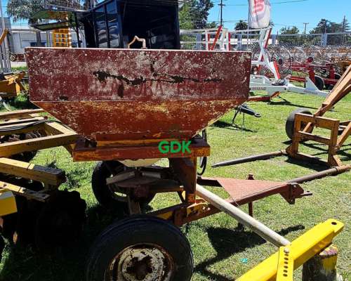 Fertilizadora al Voleo de Arrastre