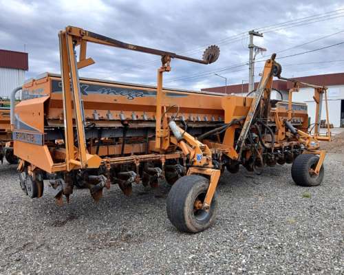 Sembradora Agrometal TX Mega Neumática 16x52 /20X42