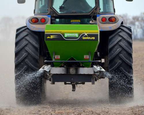 Fertilizadora 500/750/1000lts 3 Puntos Sirius Bernardin