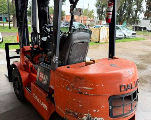 Autoelevador Dalian 2500 Kilos