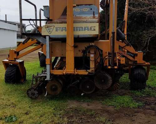 Sembradora Fabimag FG01 35 Surcos a 21 cm con Alfalfero 2009