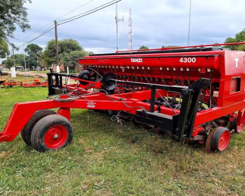 Sembradora Tanzi 4300 (reparada)