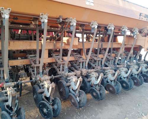 Sembradora Stefoni de 12 a 52 - Usada