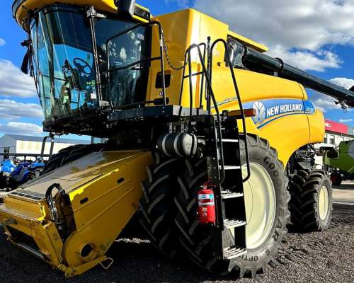 New Holland CR 7.90