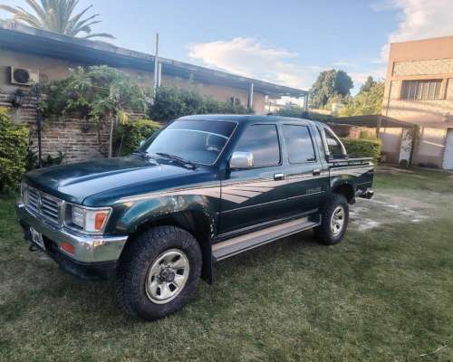 Camioneta Toyota SR5 4X4