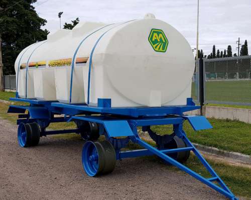 Acoplado con Tanque Plástico de 12000 Lts. Agromaq
