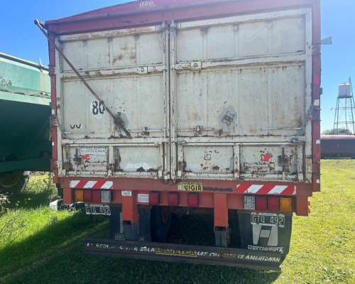 Se Vende Acoplado Helvetica