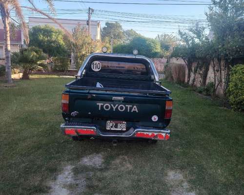 Camioneta Toyota SR5 4X4
