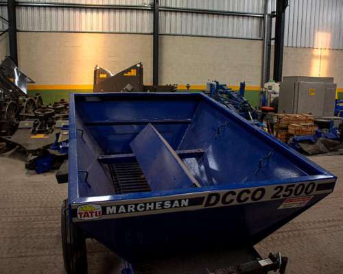 Fertilizadora de Arrastre Dcco 2500 Tatu Marchesan