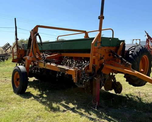 Sembradora Dumaire 600 de 25 a 17,5cm.