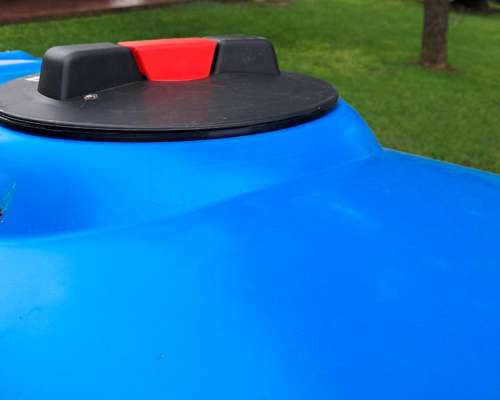 Acoplado Tanque Plastico 1 Eje TCF 1.000 Litros con Baulera