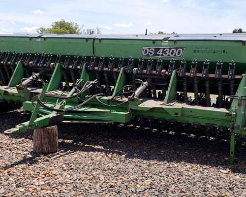 Deutz Agroline DS 4300 de Granos Finos de 27 Líneas