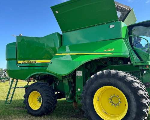 John Deere S680 (doble Tracción)