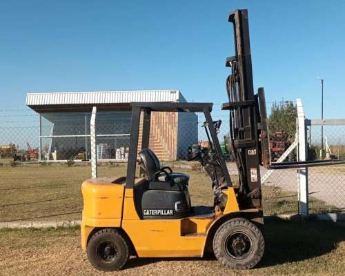 Autoelevador CAT 2.5 TN C/despl