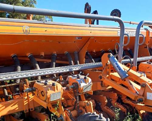 Sembradora Agrometal TX Mega 2012 - 24 a 35 Neumatica