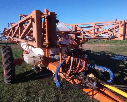 Pulverizador Marca Sefo de 22 Metros de Ancho de Labor