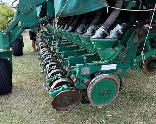 Sembradora Pierobon de 17 Surcos a 40 cm