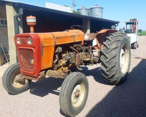 Tractor Fiat 600 e con Tres Puntos.