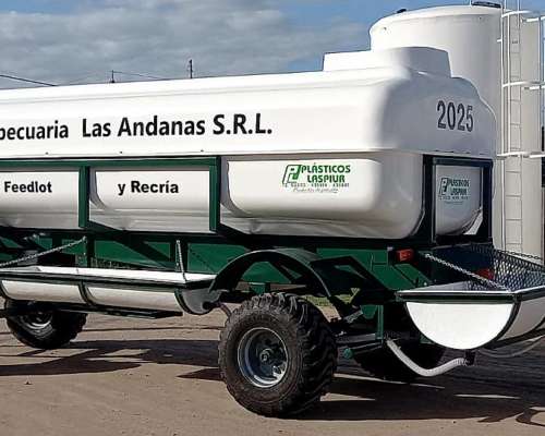 Acoplado Tanque 10.000 Litros. con 3 Bebederos