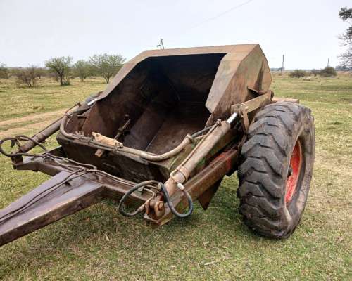 Tractor Jhon Deere 5010, con Pala de Arrastre Tooling.