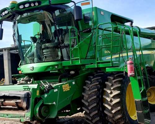 John Deere S670, con Draper de 40