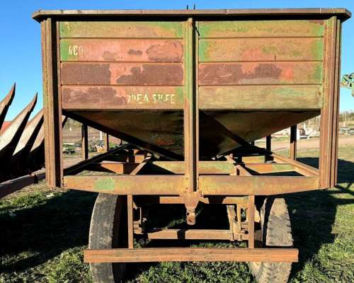 Tolva Semillera Marca Conese de 6tt con Llanta Sandwichs R20