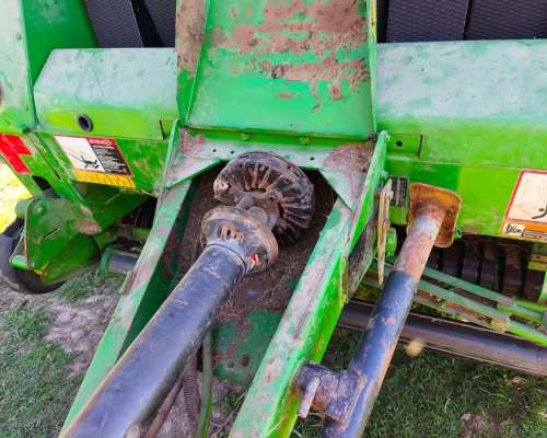 Rotoenfardadora John Deere 568