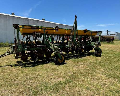 Sembradora Marca Erca de 14 Lineas a 52 a Placa