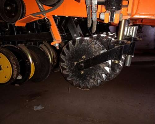 Sembradora 13 L a 17.50 con Alfalfero con Solo 20 Ha Usada