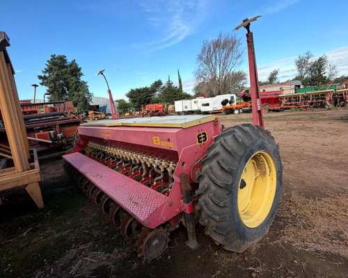 Sembradora Bertini 10000 con Fertilizador y Directa 25 Linea
