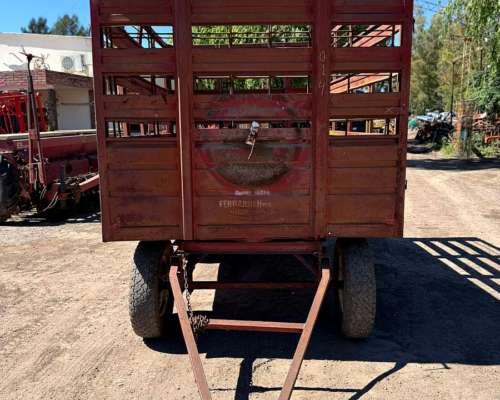 Acoplado Jaula Ferrario de 4X2 Metalico con Puerta Trasera