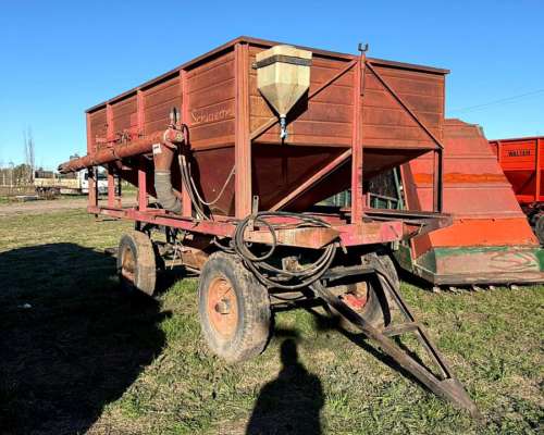Tolva de 8tt Marca Schiavoni con Chimango con Rodado 20