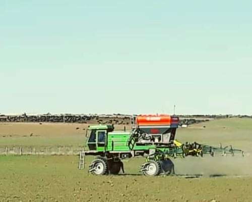 Fertilizadora Altina Montada Sobre Metalfor FM 2500