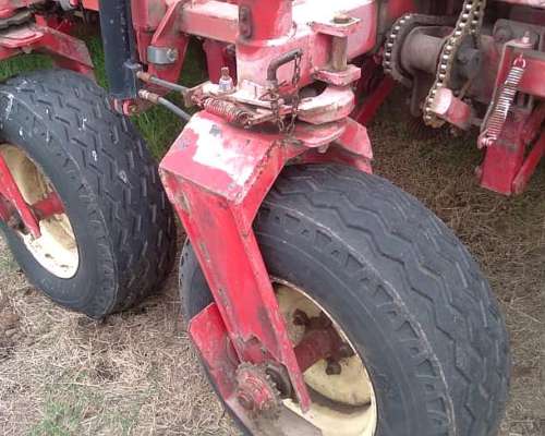 Sembradora Giorgi PR 8000 de 18 S a 52 cm Fert. en Linea