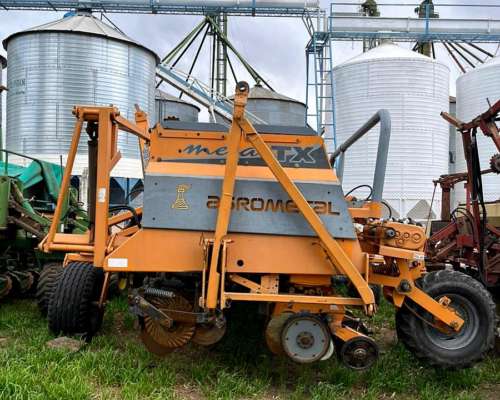 Sembradora Agrometal TX Mega 13/52