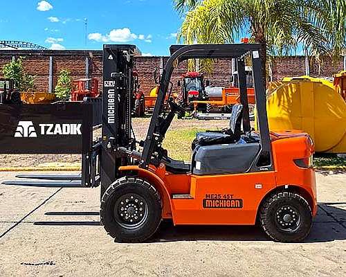 Autoelevador Diesel Michigan Me25-45tt Torre 4,5m 2,5tt