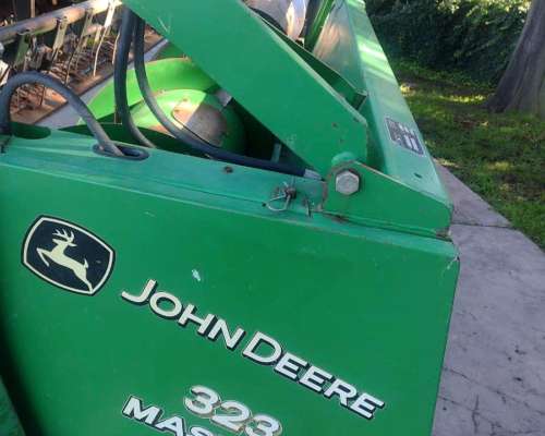 Plataforma John Deere 323 Master