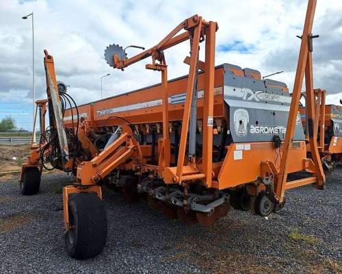 Sembradora Agrometal TX Mega 2235 Usada