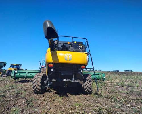 Cosechadora New Holland CR6.80 - Draper 35 Pies
