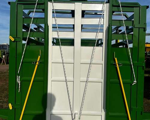 Acoplado Jaula Vaquero para 3-4 Animales