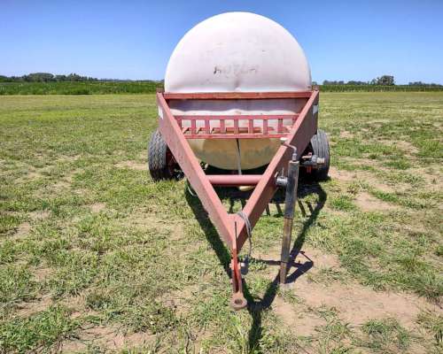 Acoplado Tanque Rotor Plástico de 6800 Lts