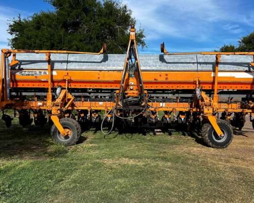 Sembradora Agrometal TX Mega 16/52 Neumatica Clic, 2012