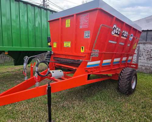 Secman 8M3 Desparramadora Guano. Pago 90 180