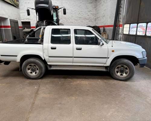 Toyota Hilux 4X4 3.0 DC SRV