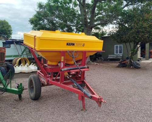 Fertilizadora de Arrastre Kern 2 Platos - 1500 Kilos -