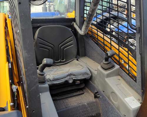 Minicargadora Bull - AV490 - Motor Kubota - Hidrostatico.