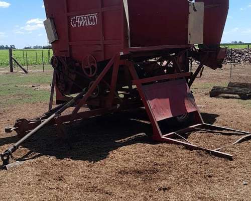 Moledora de Rollos, Fardos y Granos Ferrucci Usada