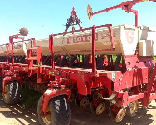 Sembradora Giorgi de 18 S a 52 CM. Neumática.