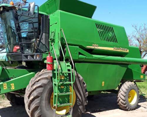 John Deere 1550. año 2002. 7800 Hs Trilla.